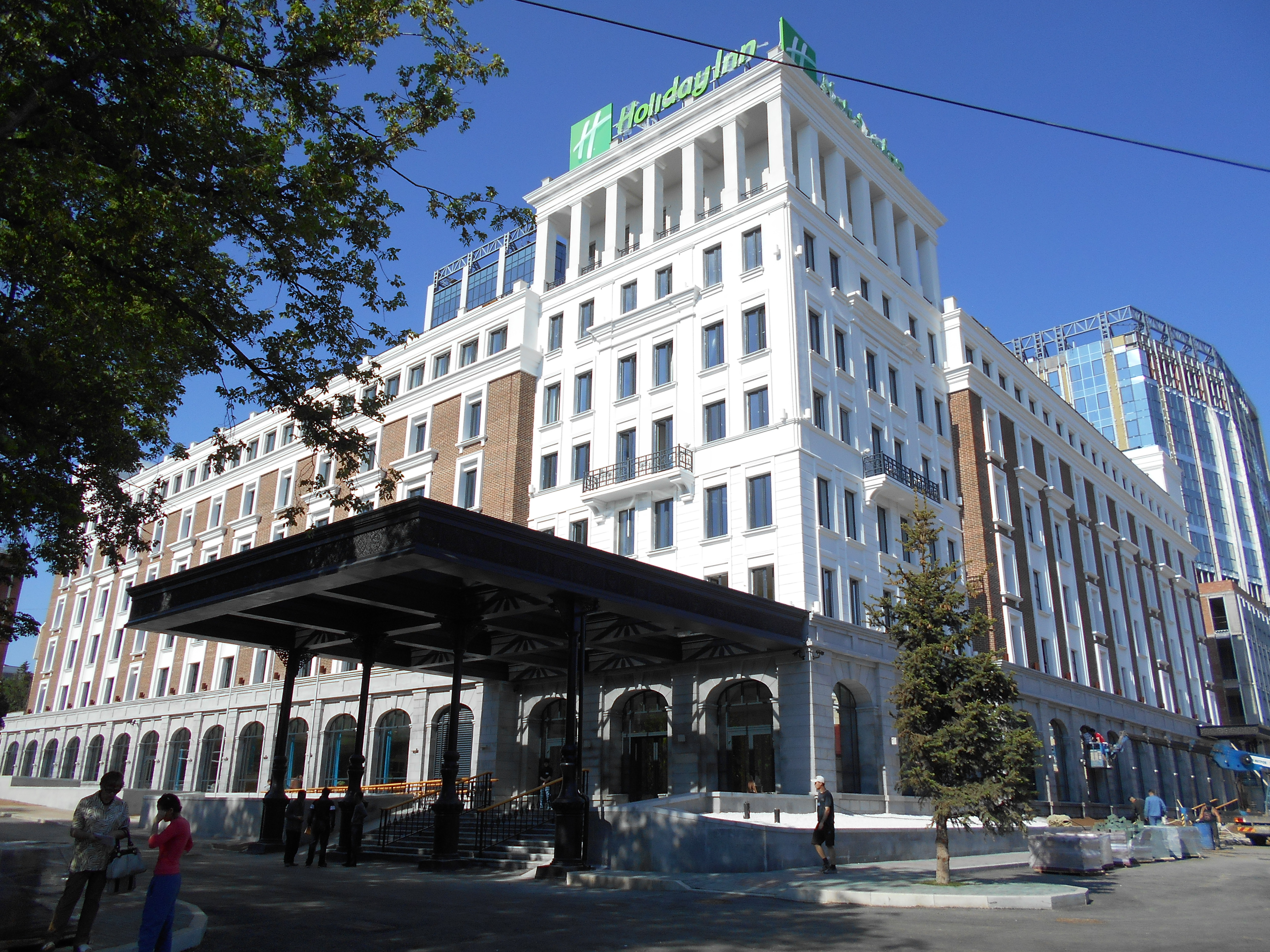 Гостиничный комплекс "Holiday INN"